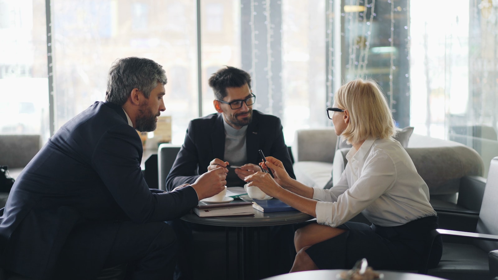 A friendly consultation over coffee